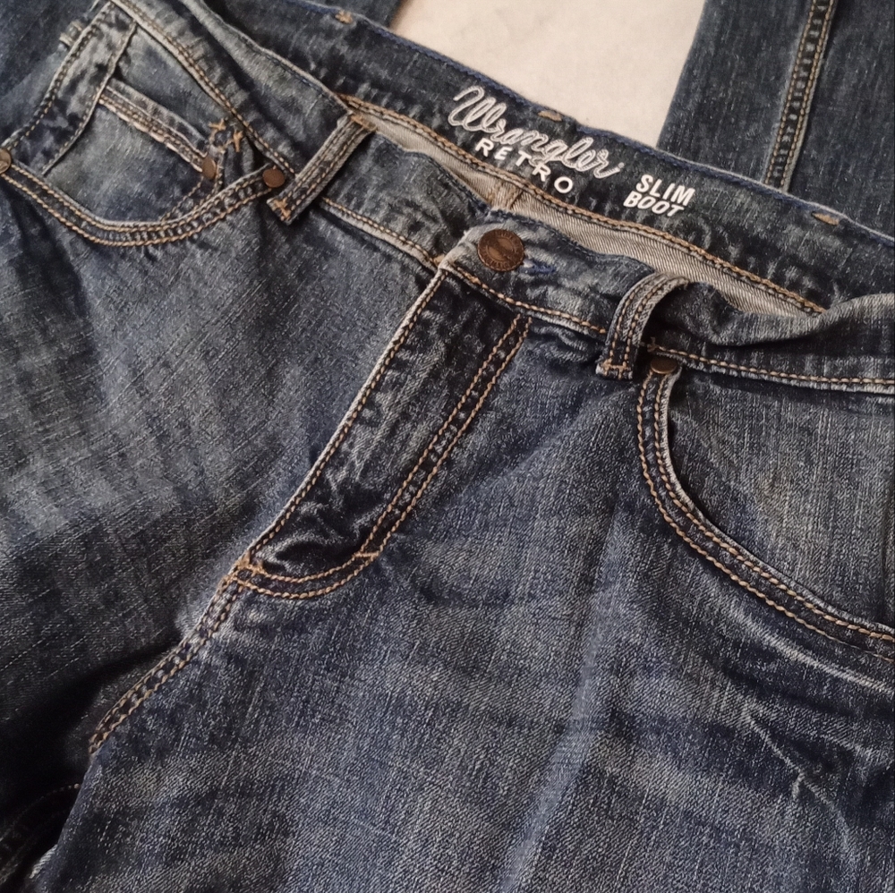 WRANGLER RETRO SLIM BOOT Men's medium wash denim with 5 Pockets SIZE 34X30